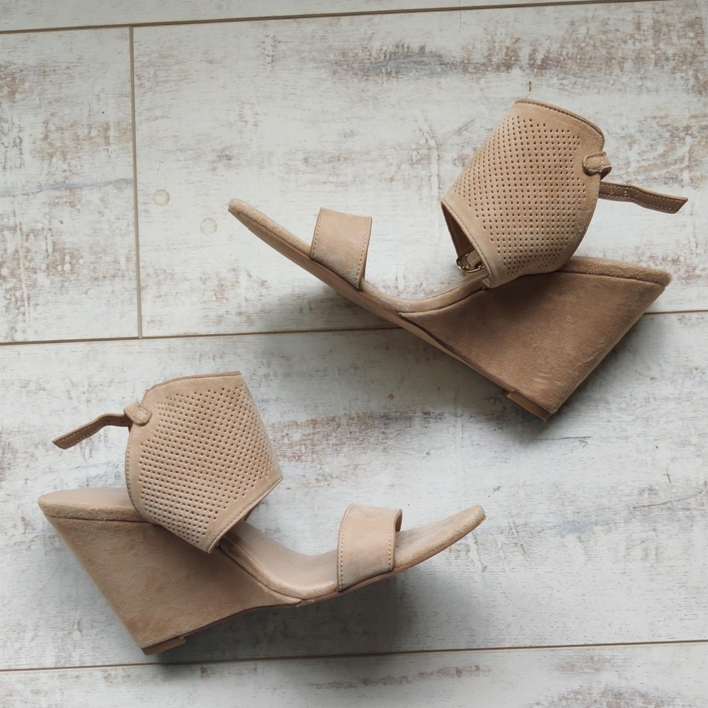 H by Halston Women's Tan Wedge Sandals, Sz 8.5M Cognac
